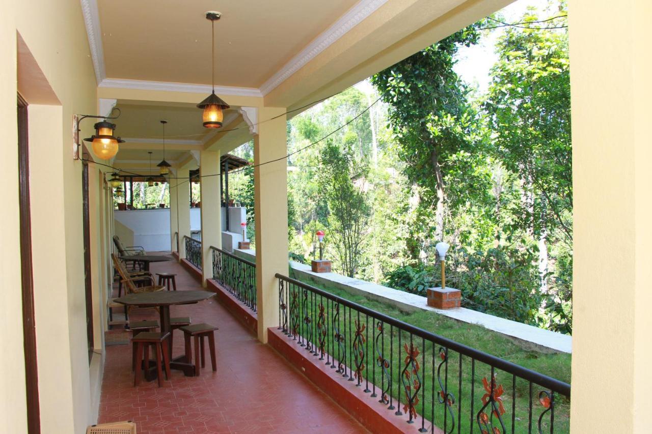 Kingmaker'S Plantation With River Stream Madikeri Buitenkant foto