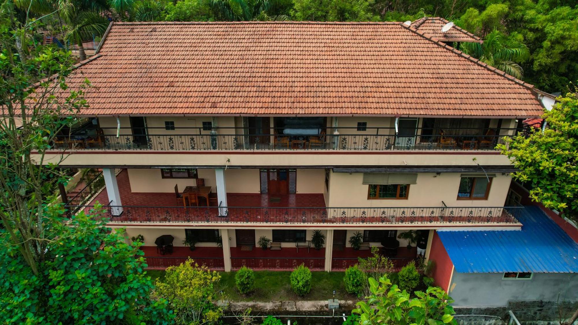 Kingmaker'S Plantation With River Stream Madikeri Buitenkant foto