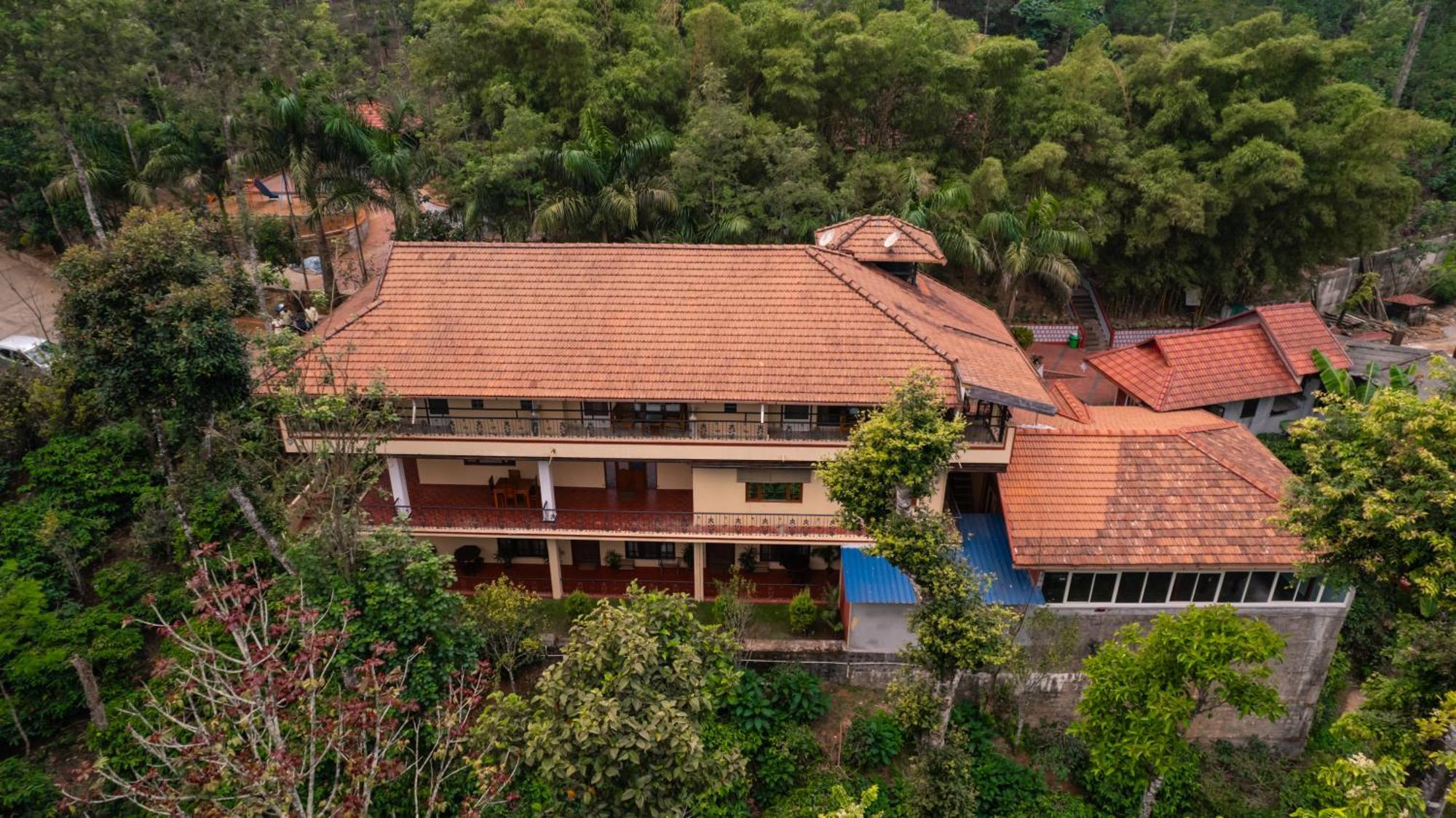 Kingmaker'S Plantation With River Stream Madikeri Buitenkant foto