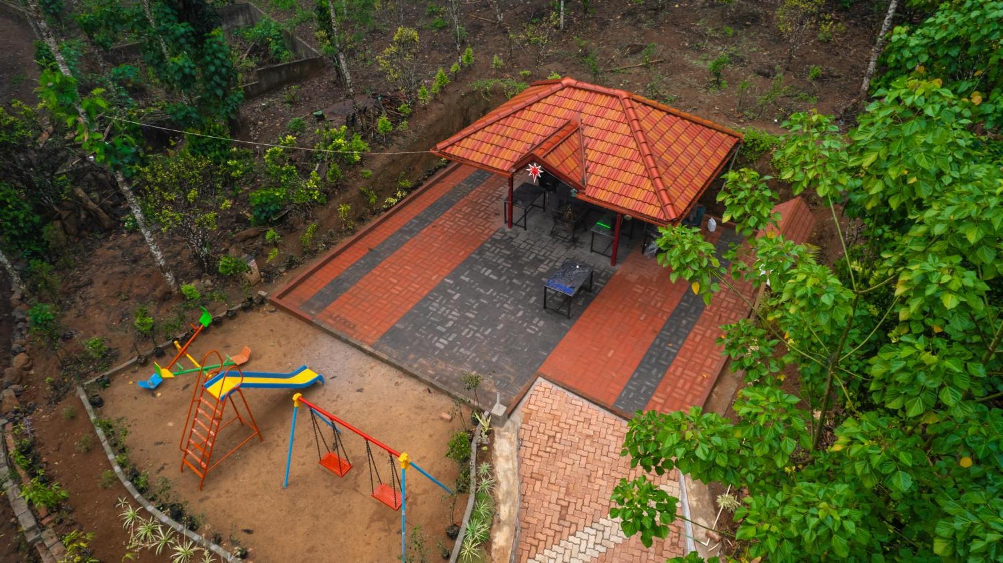 Kingmaker'S Plantation With River Stream Madikeri Buitenkant foto