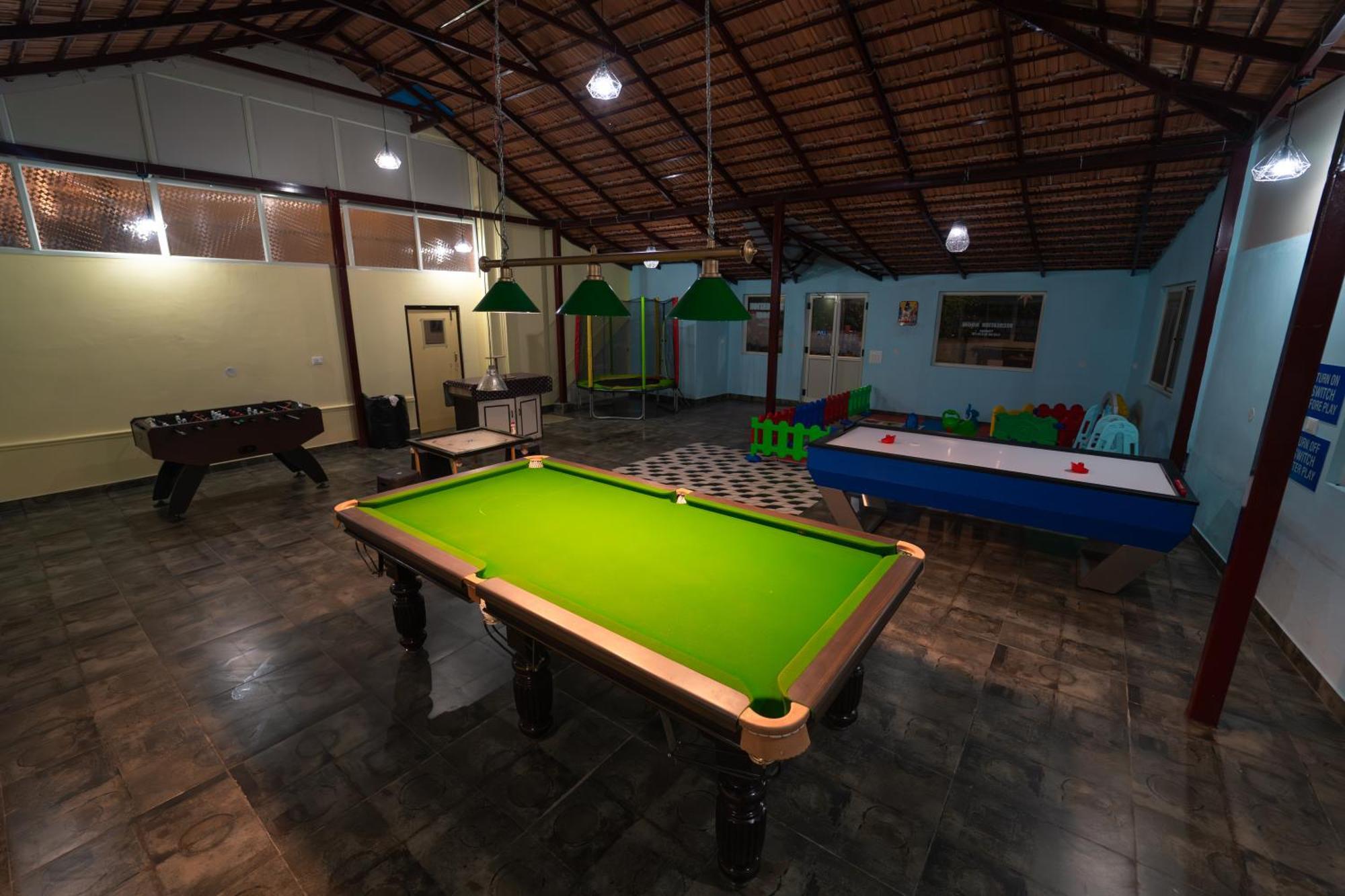 Kingmaker'S Plantation With River Stream Madikeri Buitenkant foto