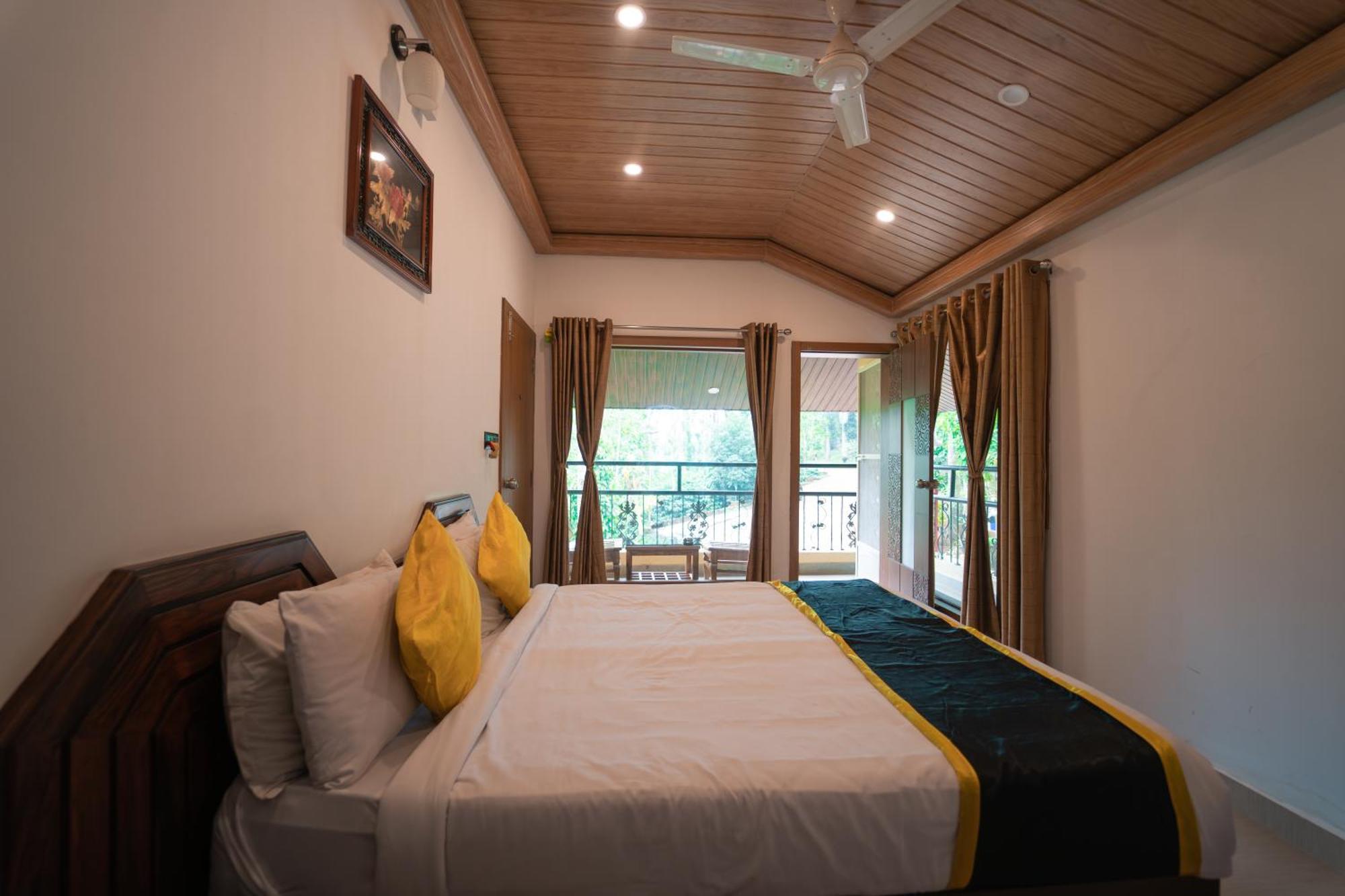 Kingmaker'S Plantation With River Stream Madikeri Buitenkant foto