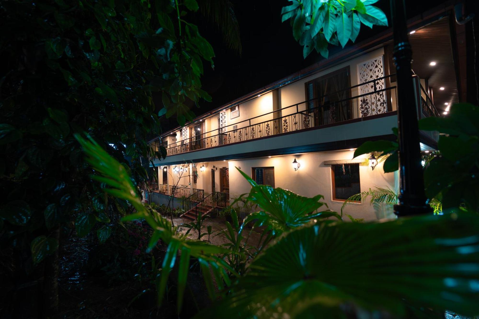 Kingmaker'S Plantation With River Stream Madikeri Buitenkant foto