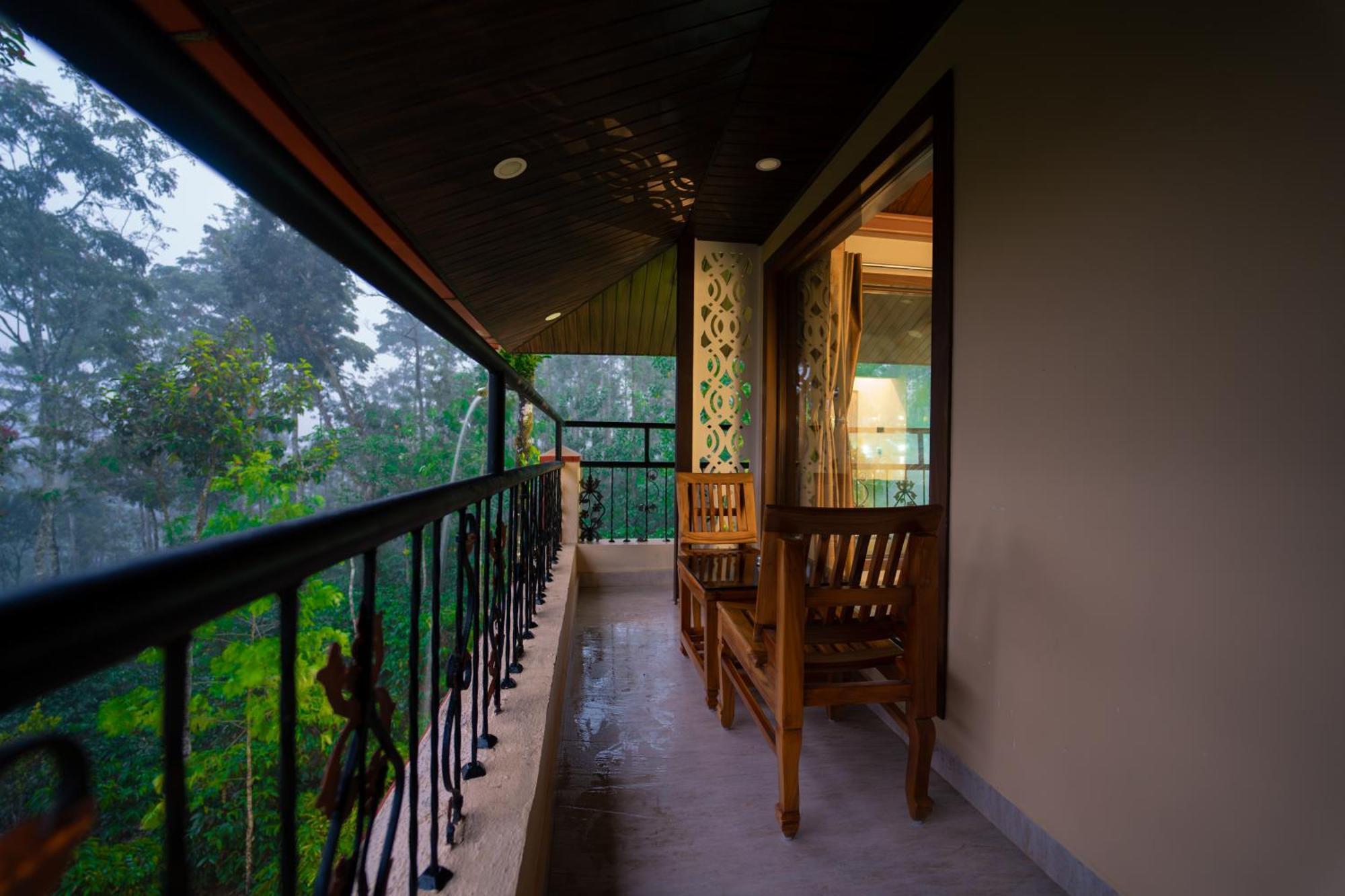 Kingmaker'S Plantation With River Stream Madikeri Buitenkant foto