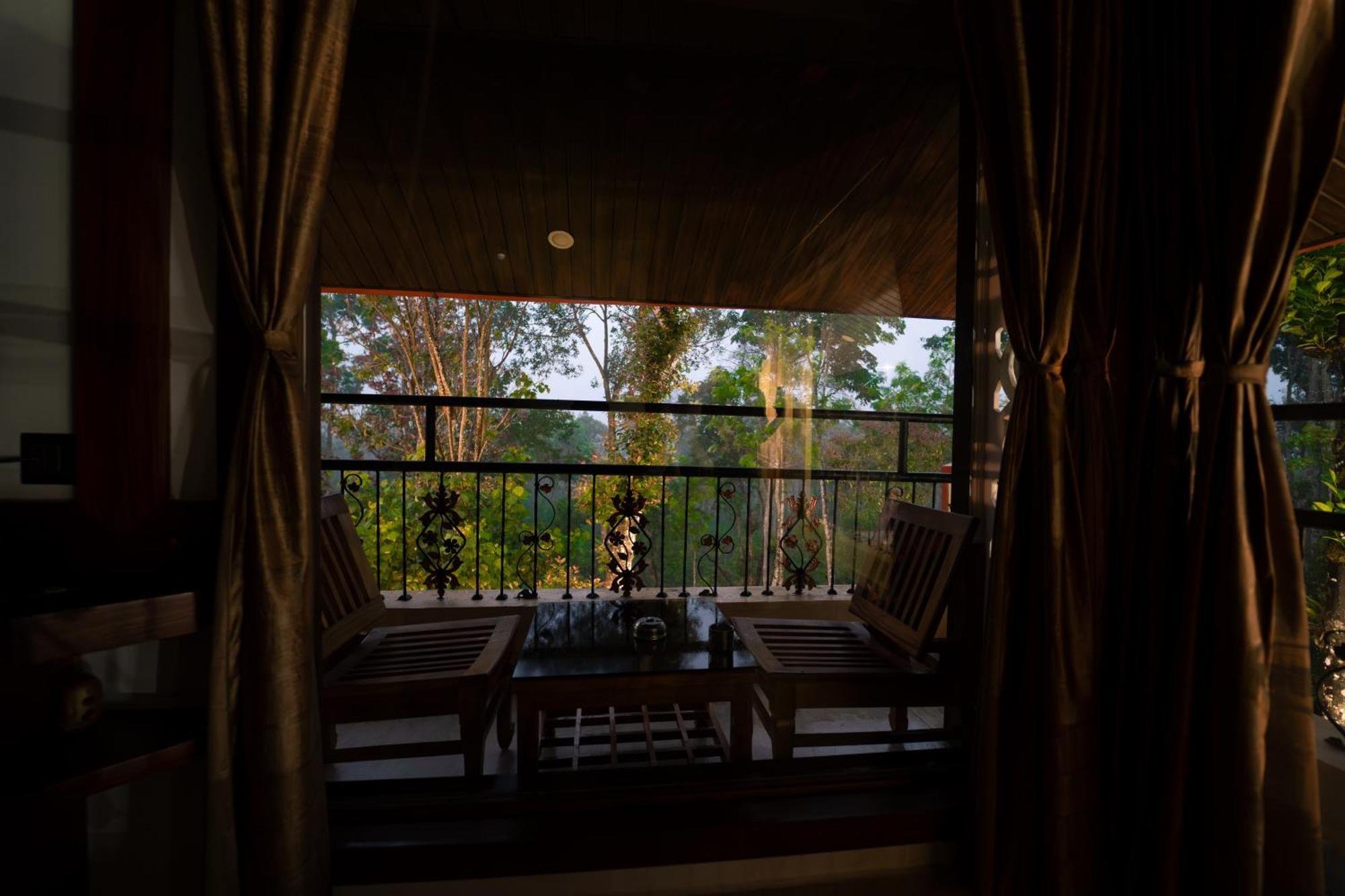 Kingmaker'S Plantation With River Stream Madikeri Buitenkant foto