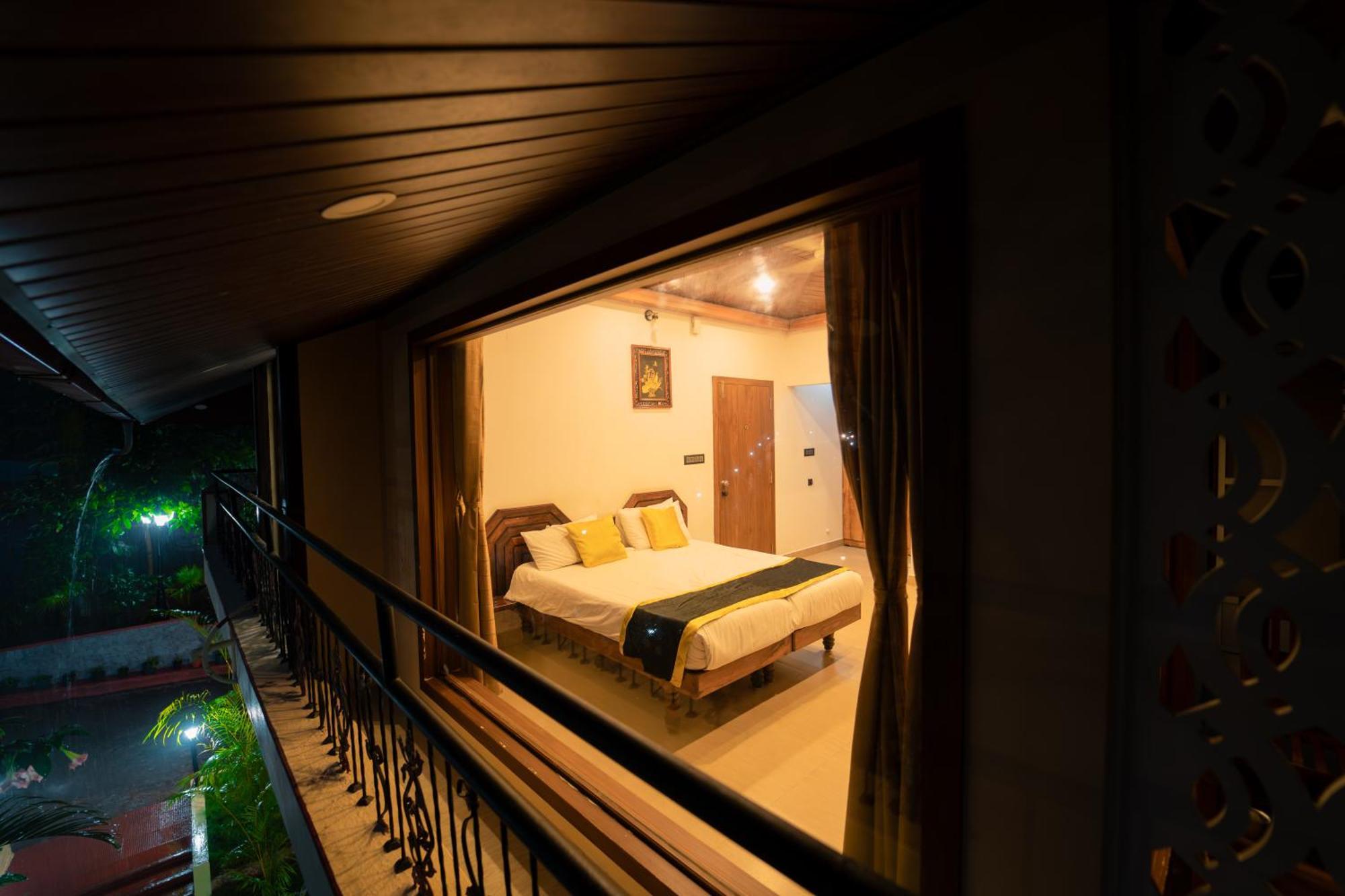 Kingmaker'S Plantation With River Stream Madikeri Buitenkant foto