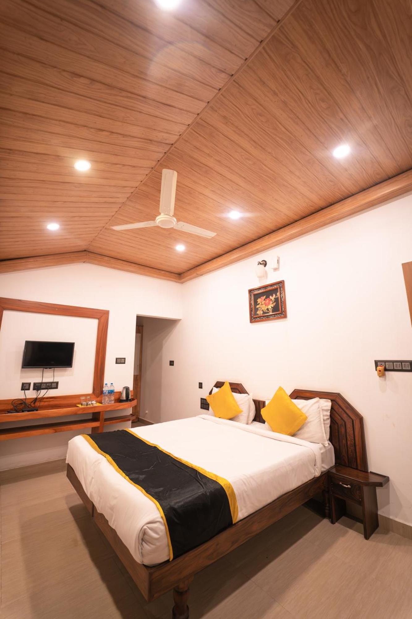 Kingmaker'S Plantation With River Stream Madikeri Buitenkant foto