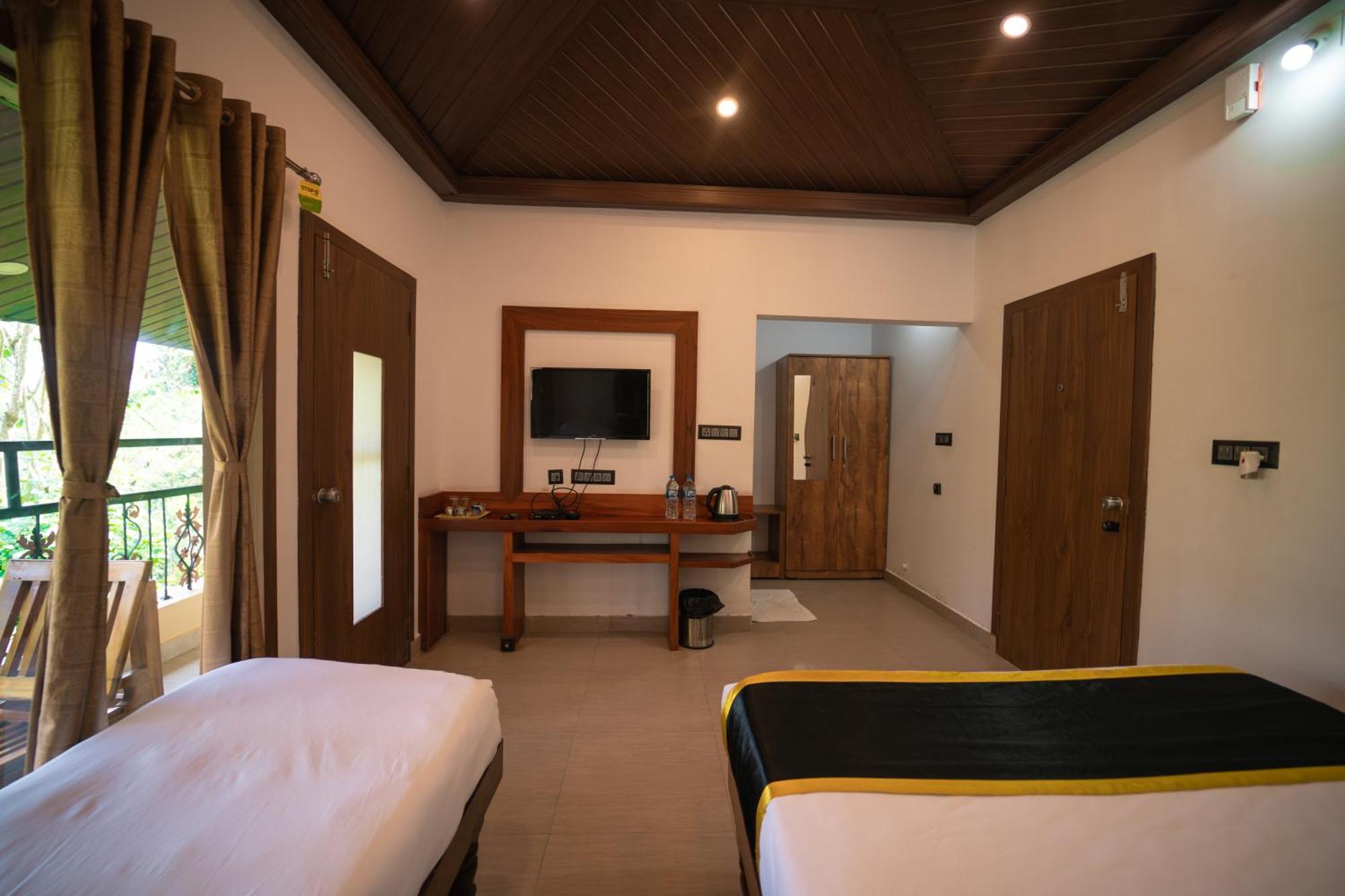 Kingmaker'S Plantation With River Stream Madikeri Buitenkant foto