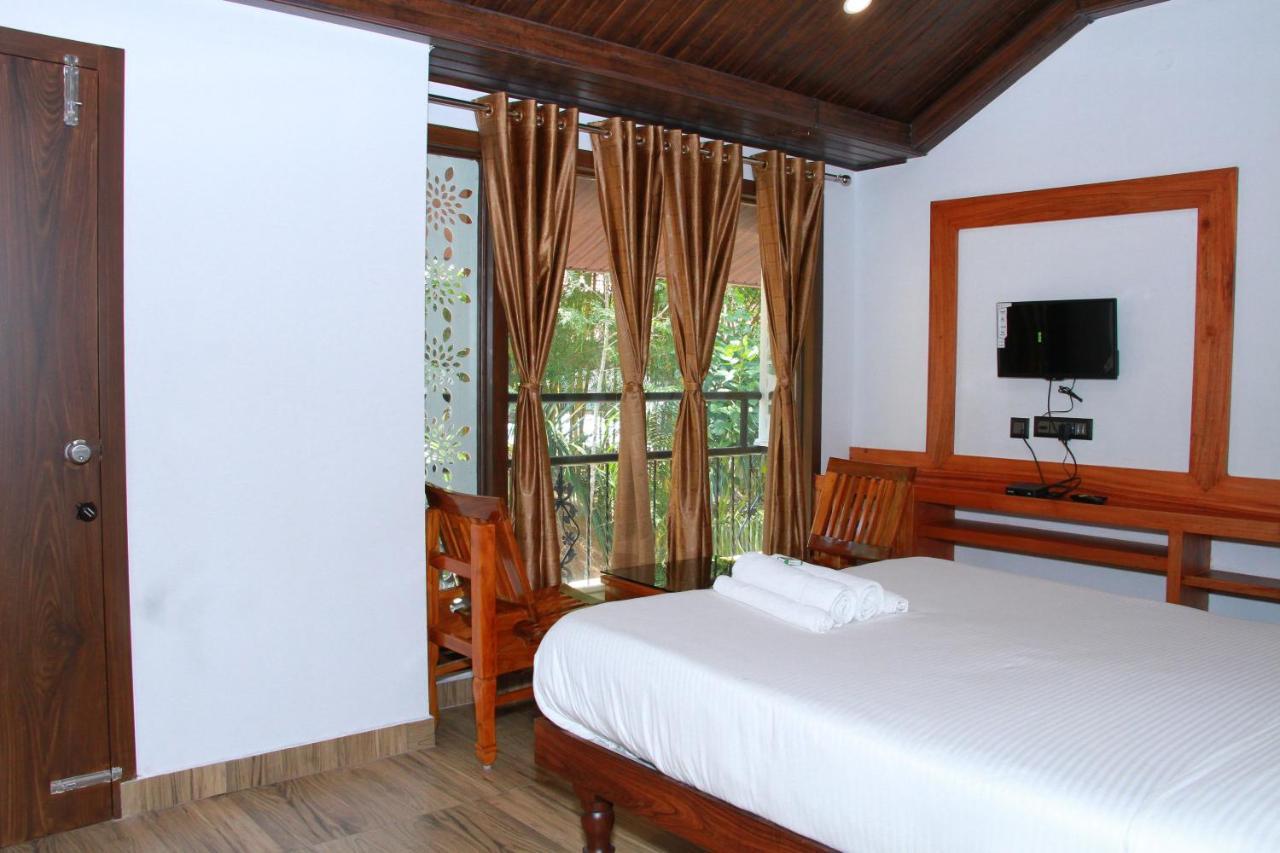 Kingmaker'S Plantation With River Stream Madikeri Buitenkant foto