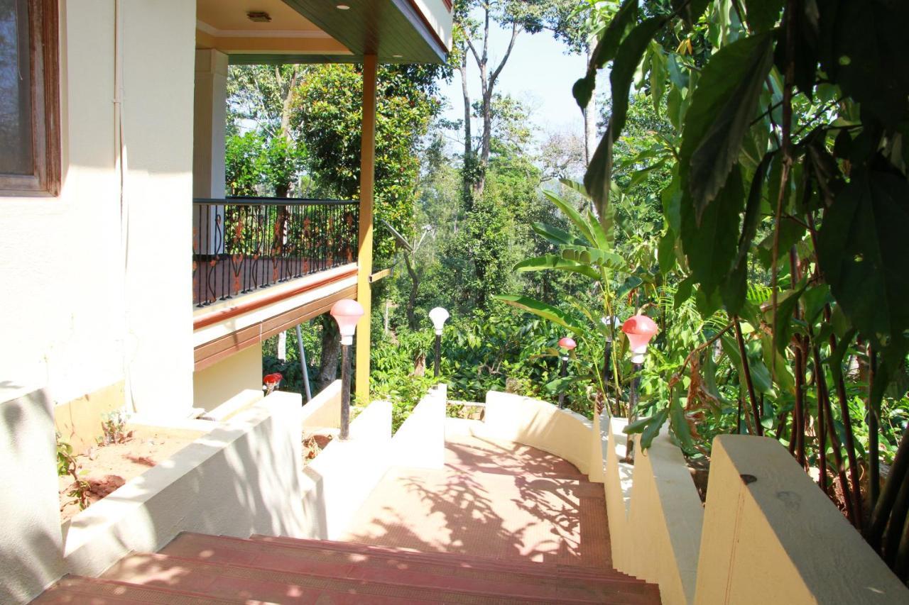 Kingmaker'S Plantation With River Stream Madikeri Buitenkant foto